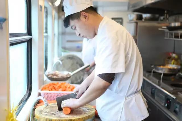 火车站列车员的真实生活,列车员上班的真实感受