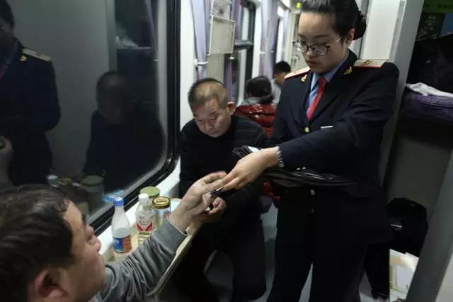 火车站列车员的真实生活,列车员上班的真实感受