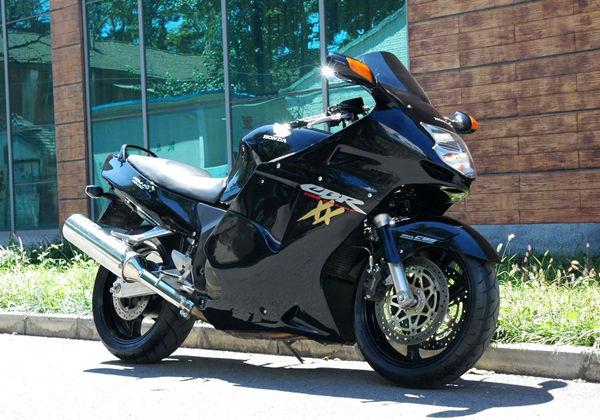 一代经典老款摩托车满满的回忆,摩托车一代经典情怀