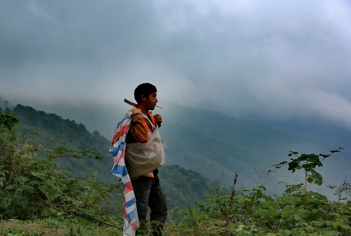 西部刀手，行走于中国道教神山四川洪雅瓦屋山，暗藏杀伐之气！