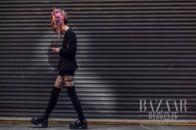 什么？“辣眼睛”的渔网袜又回来了？！然而这一次我竟然驾驭得这么好看！