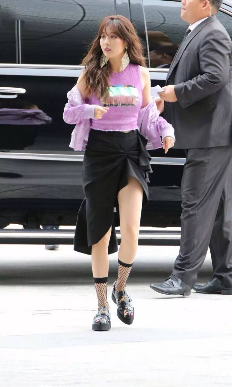 什么？“辣眼睛”的渔网袜又回来了？！然而这一次我竟然驾驭得这么好看！