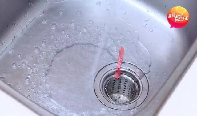 厨房水盆塞子吸住了怎么办,厨房水槽堵住水流不下去