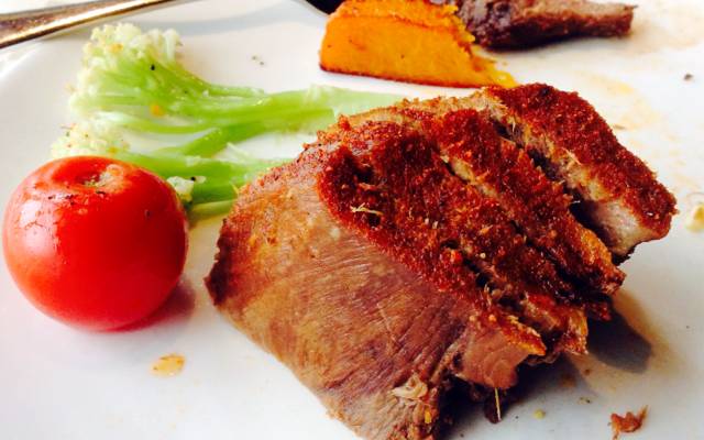 每天卖100份牛排,每天营业额只有2000的牛排自助餐