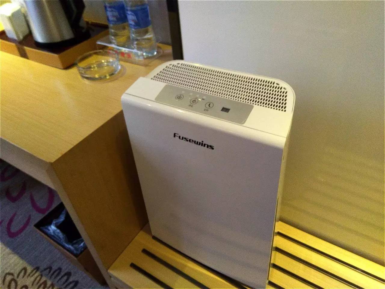 飞机延误三次后安全抵达,飞机延误三个半小时终于到家了