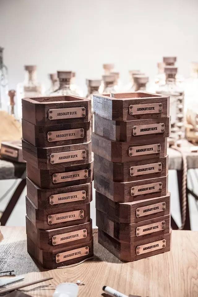 伏特加带灯光,绝对伏特加夜装限量版星夜紫