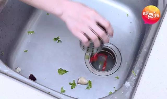 厨房水盆塞子吸住了怎么办,厨房水槽堵住水流不下去