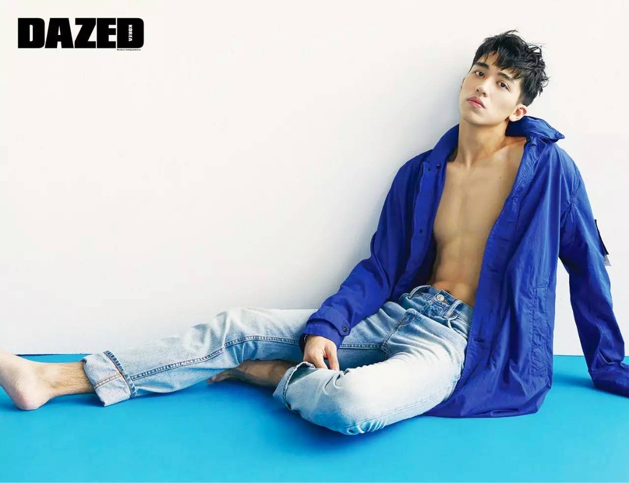 这个男人太神奇！会唱会跳有腹肌，还会边织毛衣边撒娇···