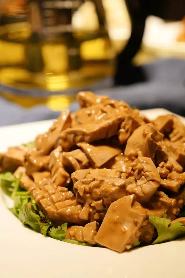 这家餐厅提供的菜单让人细思极恐,这家餐厅菜不好吃却天天爆满