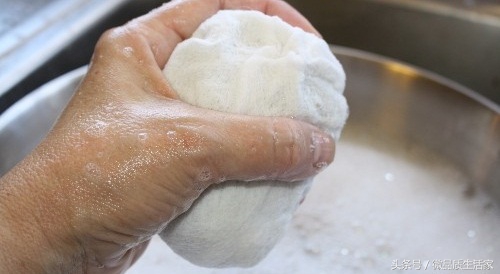 毛巾长霉斑了还能用吗,毛巾上长霉了怎么办