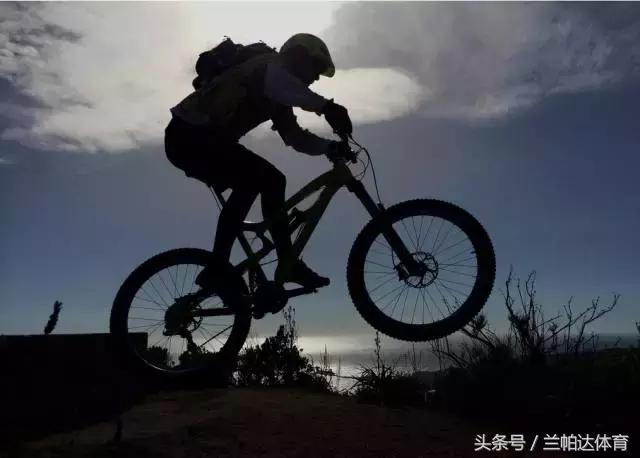 骑行中引起腰背疼痛的原因,骑行腰酸痛是什么原因