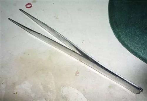 钥匙断在锁里开锁师傅怎样取出,钥匙不小心断了怎么打开门