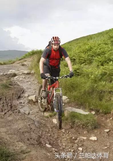 骑行中引起腰背疼痛的原因,骑行腰酸痛是什么原因