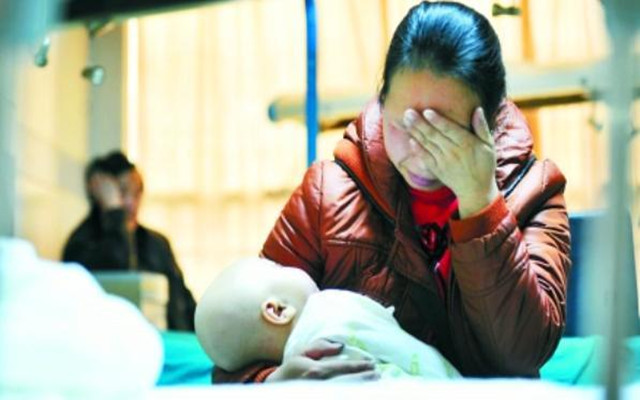 两月的孩子突然呕奶严重,孩子呕奶是怎么回事