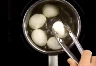 剥大蒜最简单的方法是什么,巧剥蒜皮图解