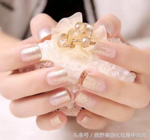 美甲养护指甲教程,怎么养护指甲不会开裂