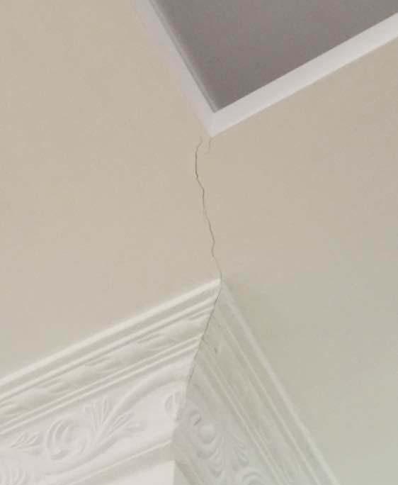 防止吊顶竖缝开裂的最佳方法,吊顶开裂如何修补防灰尘