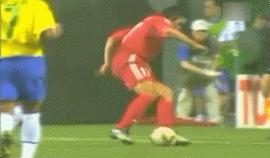 足坛10大过人必杀技,大罗对小罗停球