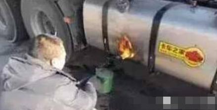 下雪车上冻成冰怎么办,下雪车被雪冻上怎么处理