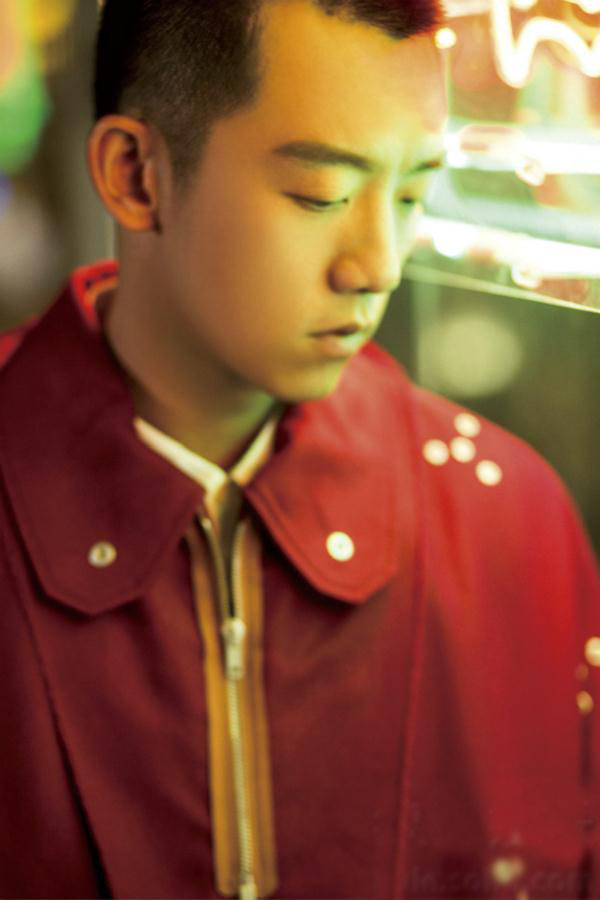 袁姗姗雪地靴视频,袁姗姗穿过膝长靴街拍