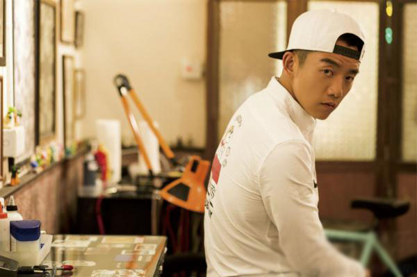 袁姗姗雪地靴视频,袁姗姗穿过膝长靴街拍