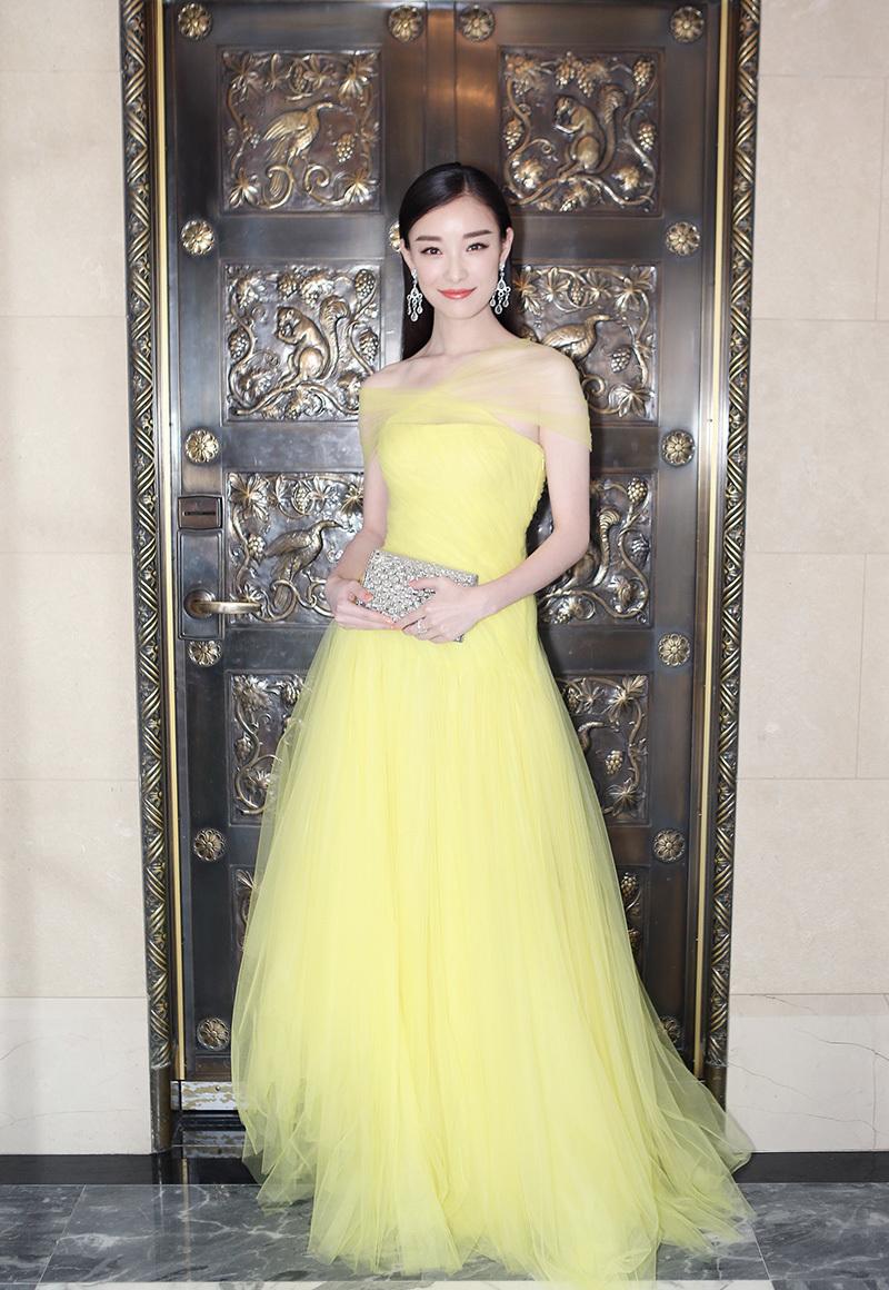 倪妮唐艺昕素颜,倪妮结婚衣服