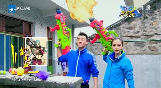 赵丽颖杨幂baby倪妮,赵丽颖和杨幂玩游戏