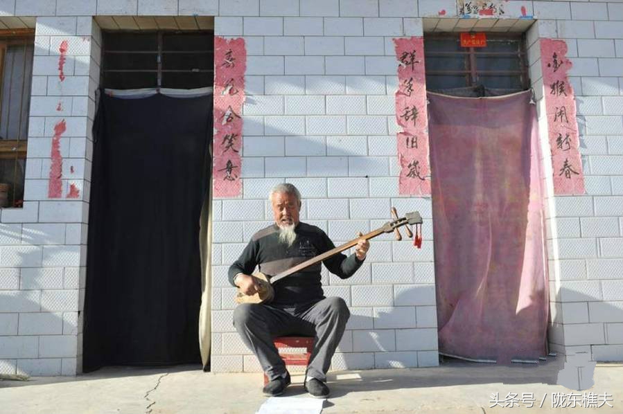 父子绿化沙漠,坚守独腿夫妻沙漠种出30万棵树