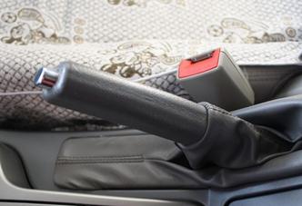 下雪车上冻成冰怎么办,下雪车被雪冻上怎么处理