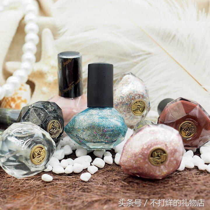 这些秋冬配色看一眼就暖了,红色指彩