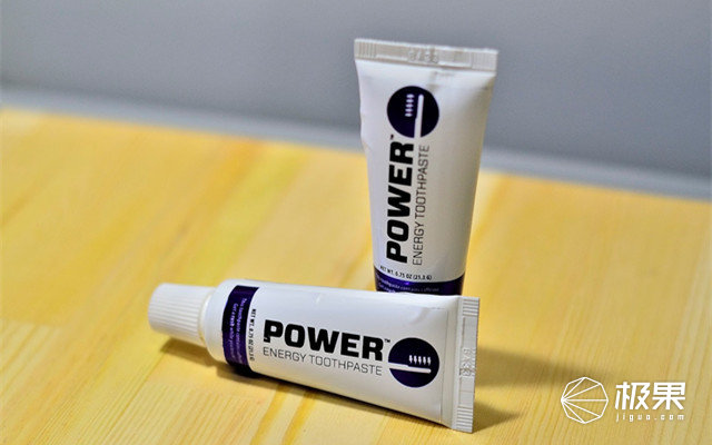 刷次牙就等于喝半杯咖啡，瞬间提神醒脑，精神一整天