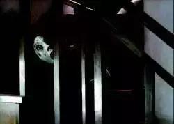 臆想之藏在封闭隔断里的人影