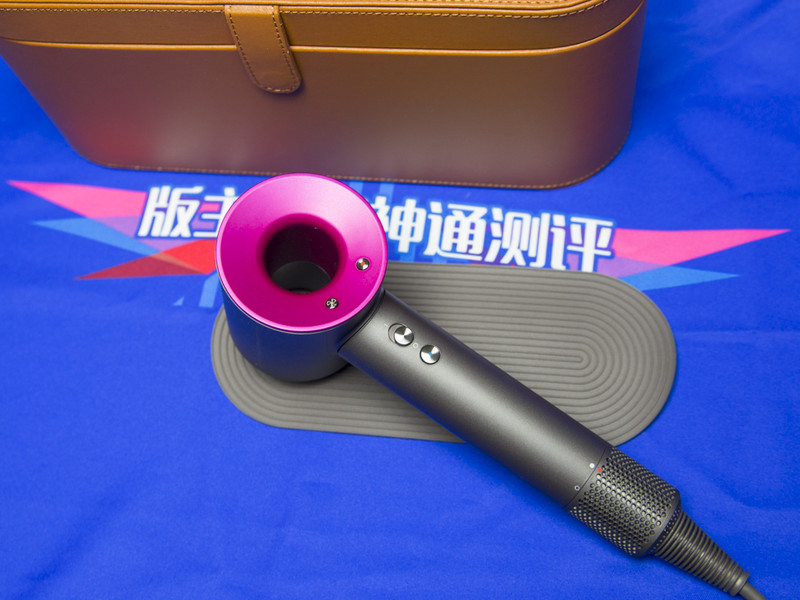 两千四五的戴森吹风机真的好吗,戴森的吹风机到底值不值得买