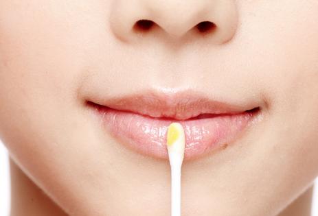 油性皮肤最爱脱妆像大花脸，2个不脱妆的小妙招收好喽