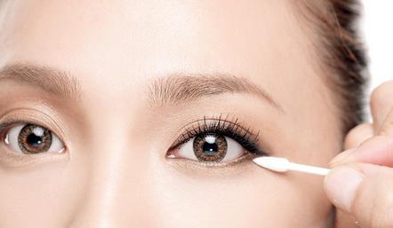 油性皮肤最爱脱妆像大花脸，2个不脱妆的小妙招收好喽