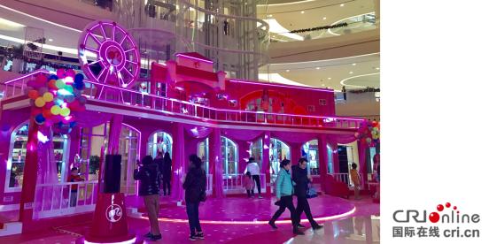 芭比自拍馆西安,芭比首秀