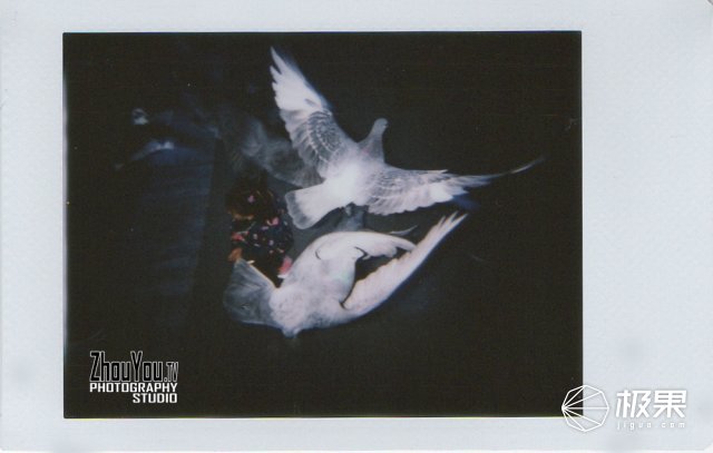 高级摄影师拍摄技巧实例,怎么用手机拍出拍立得的高级照片