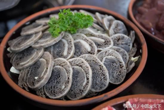 送福利！有人拍月亮有人在丢书，还不如请你吃顿火锅来的实在！