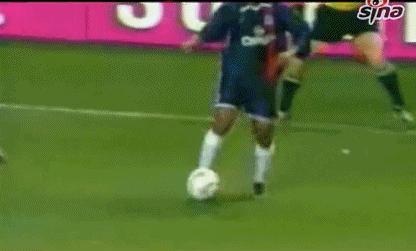 足坛10大过人必杀技,大罗对小罗停球