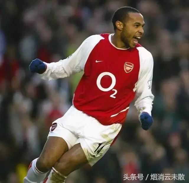 描写足球的优美句子和段落,关于足球比赛的句子有哪些