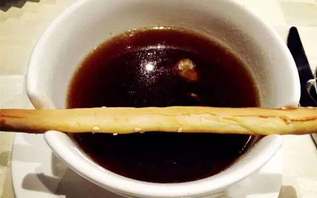 每天卖100份牛排,每天营业额只有2000的牛排自助餐