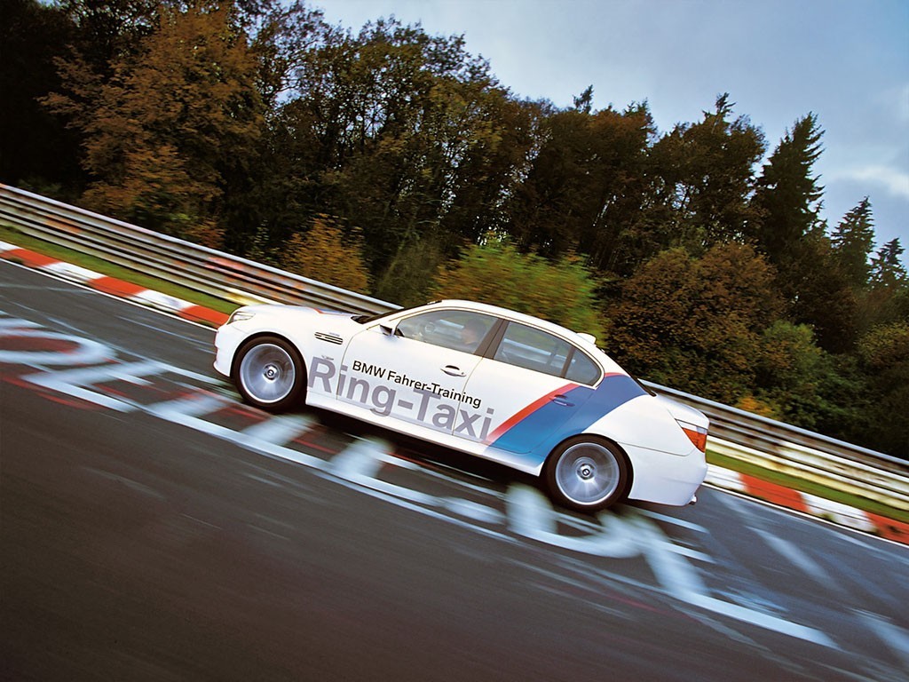 法外之徒by卡比丘,bmwm5车型大全