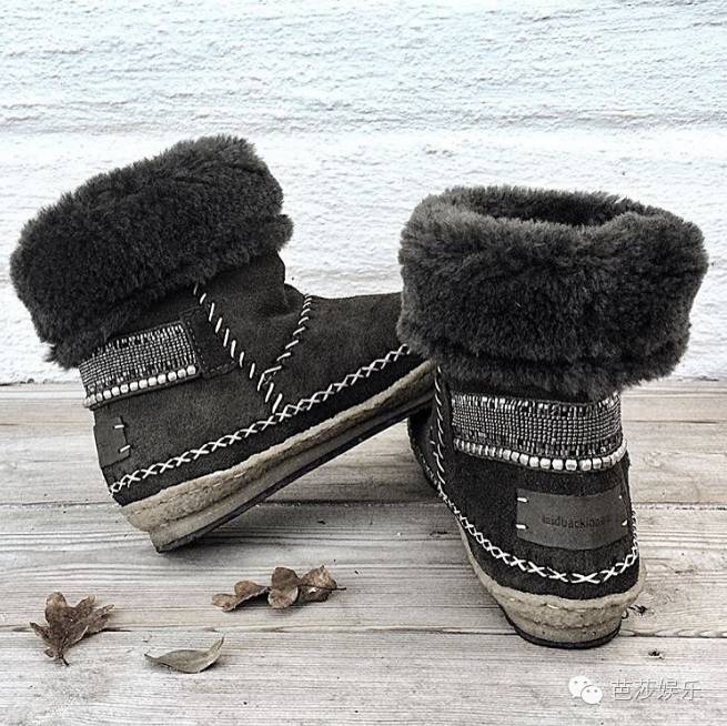 袁姗姗穿过膝长靴街拍,袁姗姗滑雪穿的浅粉色羽绒服