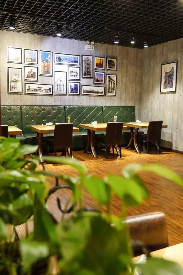 这家餐厅提供的菜单让人细思极恐,这家餐厅菜不好吃却天天爆满