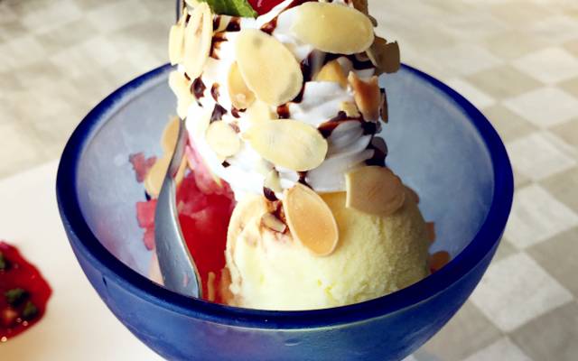 每天卖100份牛排,每天营业额只有2000的牛排自助餐