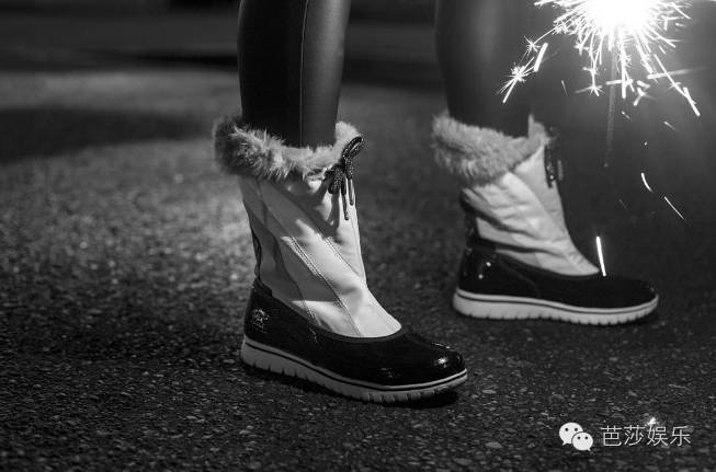 袁姗姗穿过膝长靴街拍,袁姗姗滑雪穿的浅粉色羽绒服