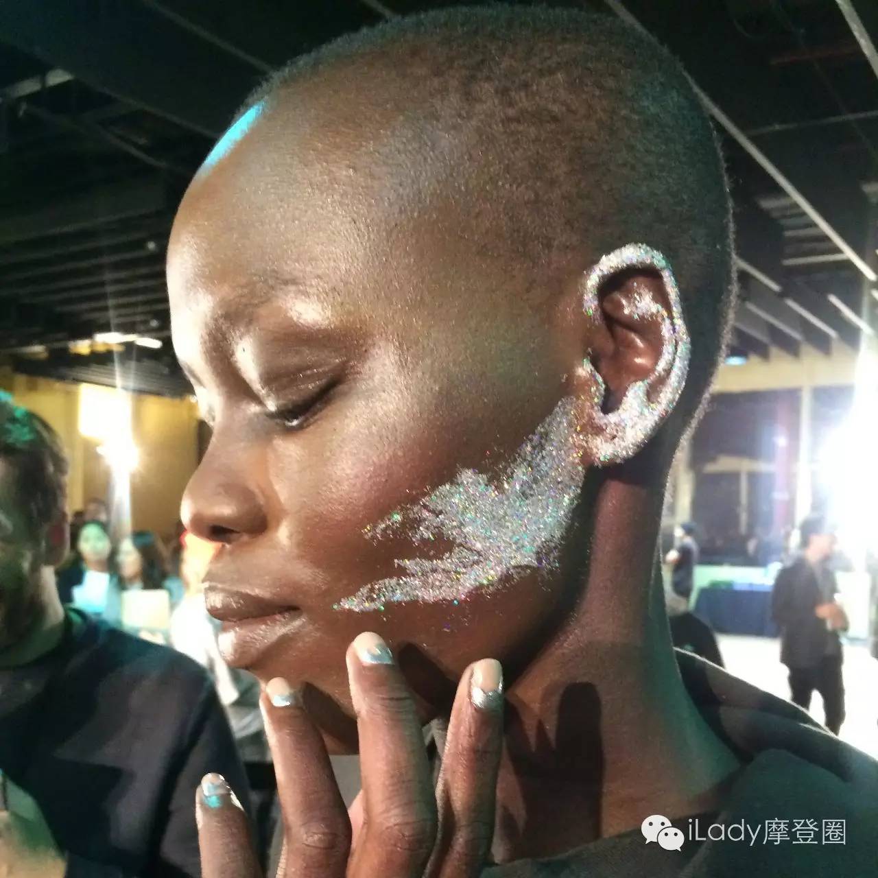 刷屏这么久，“耳妆”到底是个什么鬼？