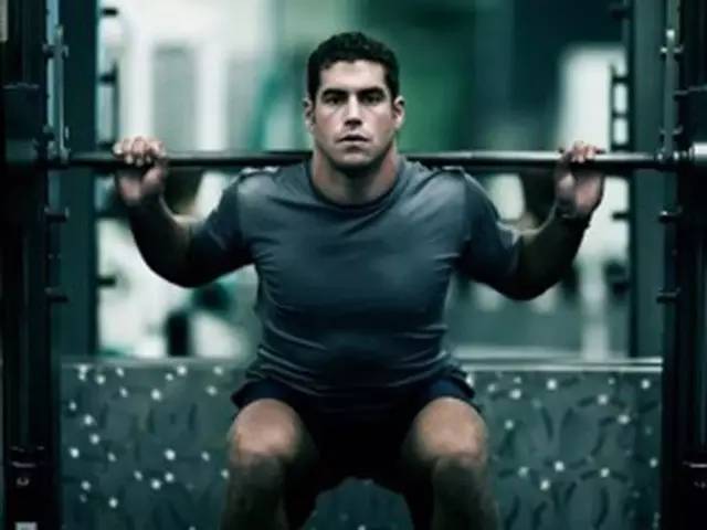 男生怎么练腿型又直又细,男人怎么练腿显得腿长