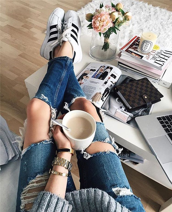 手拿星巴克自拍照姿势,手拿星巴克自拍