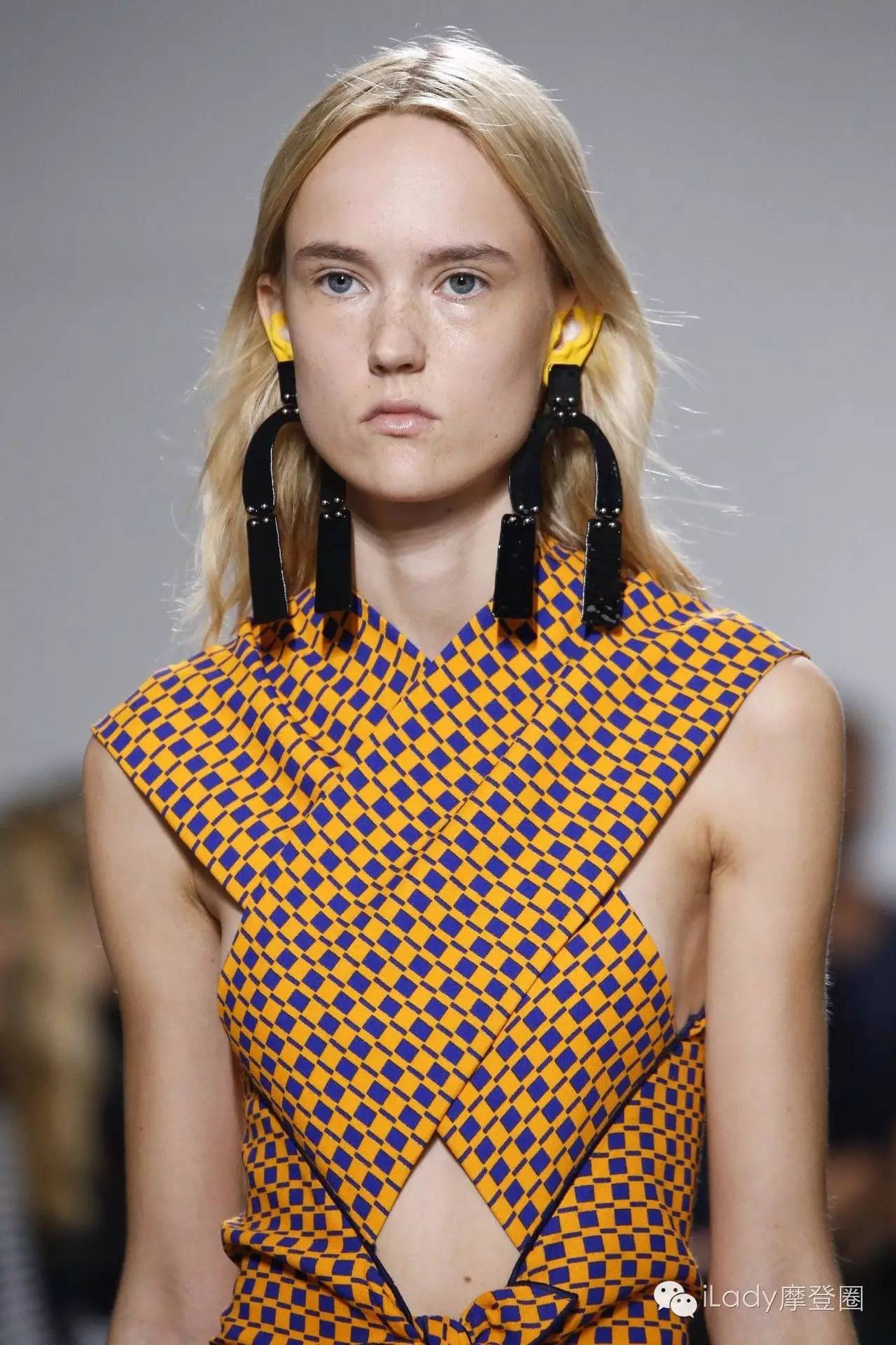 刷屏这么久，“耳妆”到底是个什么鬼？